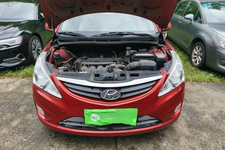 Used Hyundai Verna (older generation) 2010 Sedan 1.4L Manual Comfort GS Engine Bay