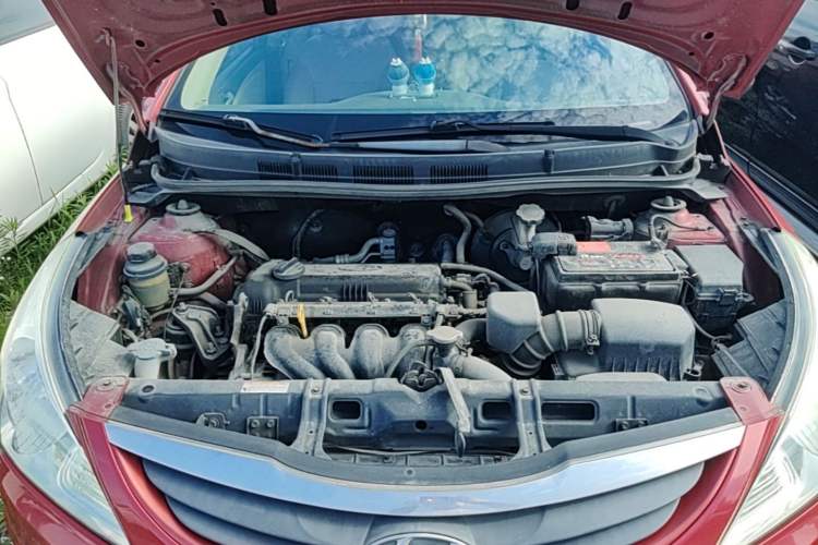 Used Hyundai Verna (older generation) 2010 Sedan 1.4L Manual Comfort GS Engine Bay