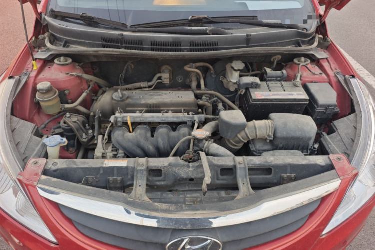 Used Hyundai Verna (older generation) 2010 Sedan 1.4L Manual Standard GL Model Engine Bay