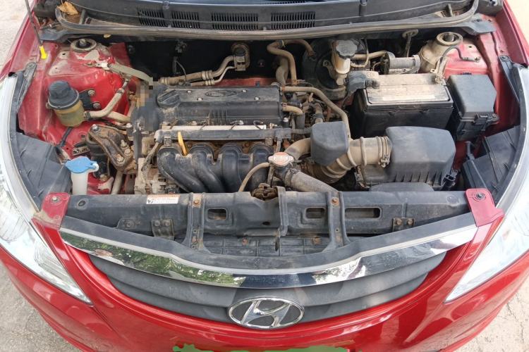 Used Hyundai Verna (older generation) 2010 Sedan 1.4L Manual Comfort GS Engine Bay