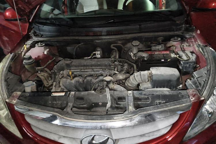 Used Hyundai Verna (older generation) 2010 Sedan 1.4L Manual Comfort GS Engine Bay