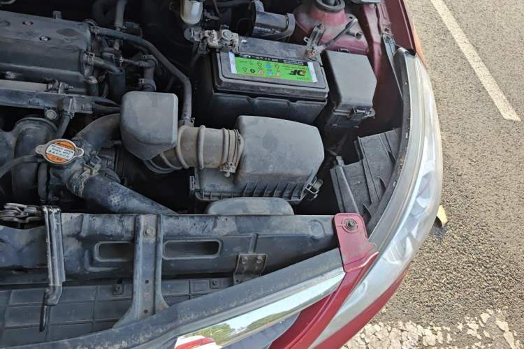 Used Hyundai Verna (older generation) 2010 Sedan 1.4L Manual Comfort GS Engine Bay Left