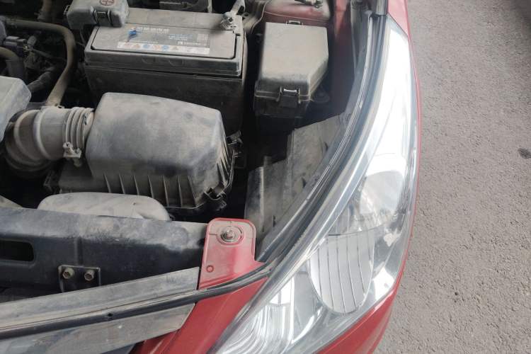 Used Hyundai Verna (older generation) 2010 Sedan 1.4L Manual Comfort GS Engine Bay Left