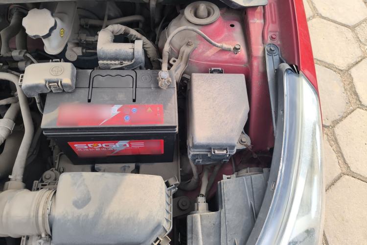 Used Hyundai Verna (older generation) 2010 Sedan 1.4L Manual Comfort GS Engine Bay Left