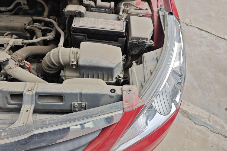 Used Hyundai Verna (older generation) 2010 Sedan 1.4L Automatic Comfort Model GS Engine Bay Left