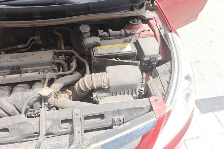 Used Hyundai Verna (older generation) 2010 Sedan 1.4L Automatic BLUE Model Engine Bay Left