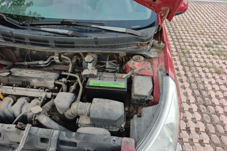 Used Hyundai Verna (older generation) 2010 Sedan 1.4L Manual Comfort GS Engine Bay Left
