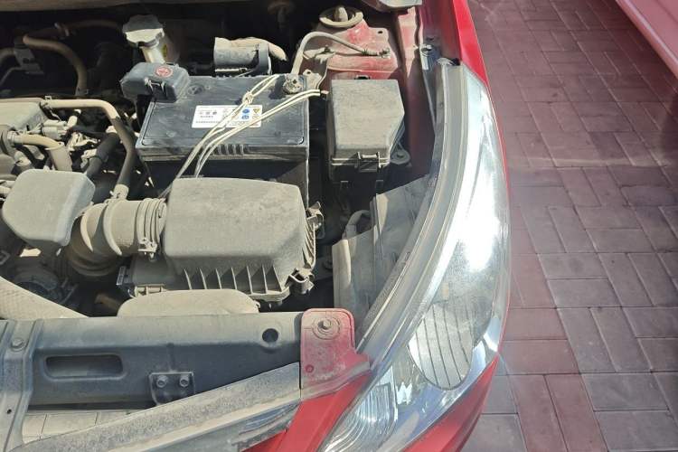 Used Hyundai Verna (older generation) 2010 Sedan 1.4L Manual Comfort GS Engine Bay Left