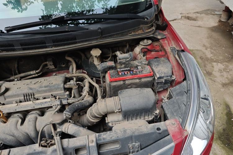 Used Hyundai Verna (older generation) 2010 Sedan 1.4L Manual Standard GL Model Engine Bay Left