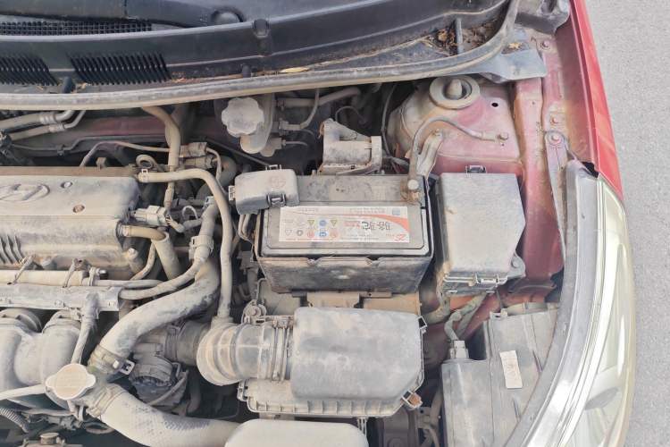 Used Hyundai Verna (older generation) 2010 Sedan 1.4L Manual Comfort GS Engine Bay Left
