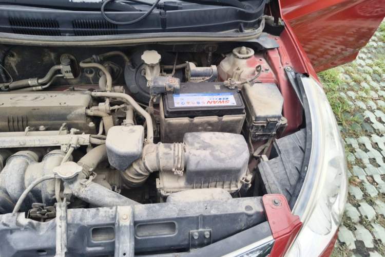 Used Hyundai Verna (older generation) 2010 Sedan 1.4L Manual Comfort GS Engine Bay Left