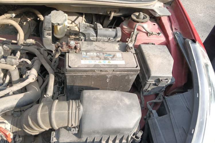 Used Hyundai Verna (older generation) 2010 Sedan 1.4L Automatic Comfort Model GS Engine Bay Left