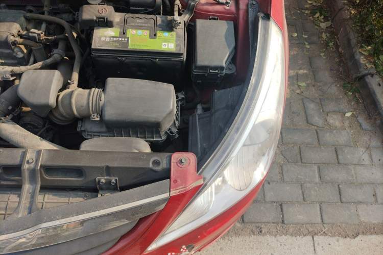 Used Hyundai Verna (older generation) 2010 Sedan 1.4L Manual Comfort GS Engine Bay Left