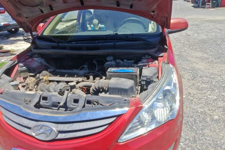 Used Hyundai Verna (older generation) 2010 Sedan 1.4L Automatic Comfort Model GS Engine Bay Left