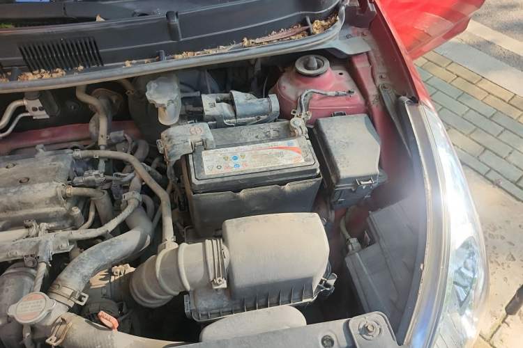 Used Hyundai Verna (older generation) 2010 Sedan 1.4L Automatic Comfort Model GS Engine Bay Left