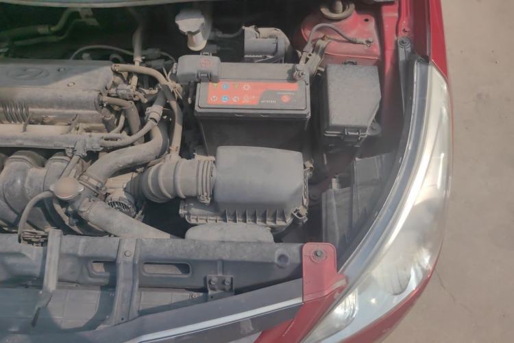 Used Hyundai Verna (older generation) 2010 Sedan 1.4L Manual Comfort GS Engine Bay Left