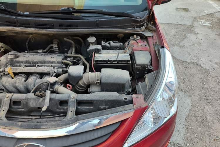 Used Hyundai Verna (older generation) 2010 Sedan 1.4L Automatic Comfort Model GS Engine Bay Left