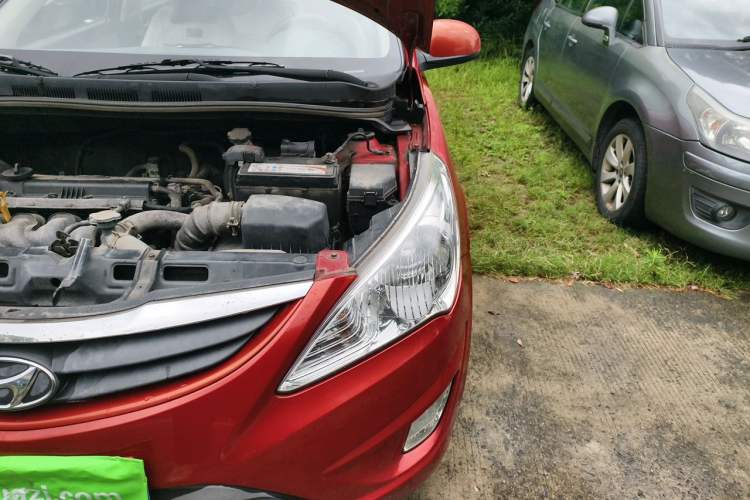 Used Hyundai Verna (older generation) 2010 Sedan 1.4L Manual Comfort GS Engine Bay Left