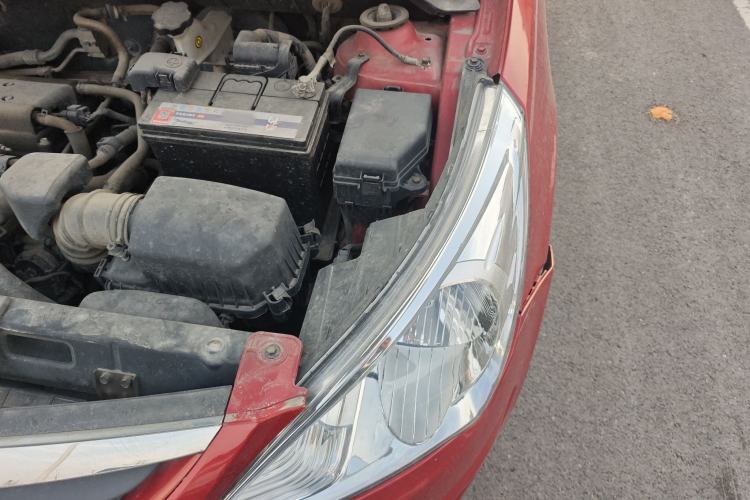 Used Hyundai Verna (older generation) 2010 Sedan 1.4L Manual Standard GL Model Engine Bay Left