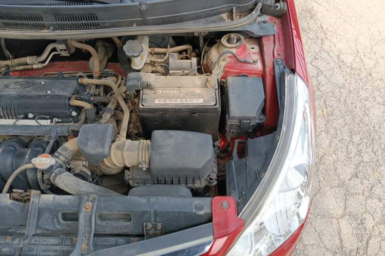 Used Hyundai Verna (older generation) 2010 Sedan 1.4L Manual Comfort GS Engine Bay Left