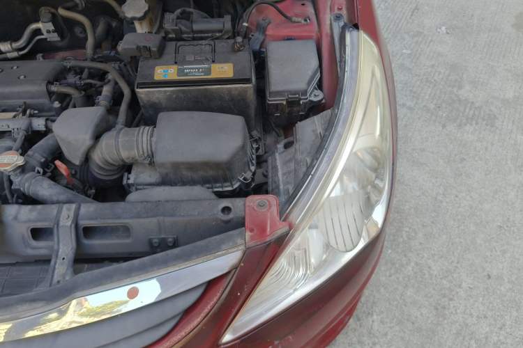 Used Hyundai Verna (older generation) 2010 Sedan 1.4L Automatic Fashionable GT Model Engine Bay Left