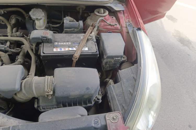 Used Hyundai Verna (older generation) 2010 Sedan 1.4L Manual Standard GL Model Engine Bay Left