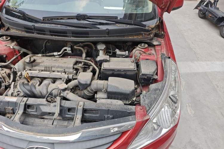 Used Hyundai Verna (older generation) 2010 Sedan 1.4L Manual Comfort GS Engine Bay Left