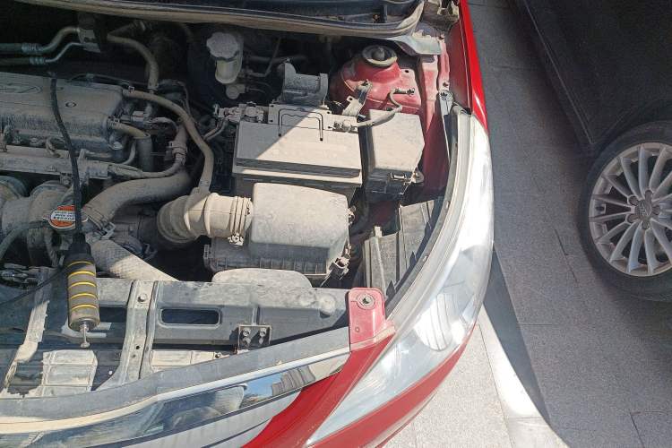 Used Hyundai Verna (older generation) 2010 Sedan 1.4L Manual Comfort GS Engine Bay Left