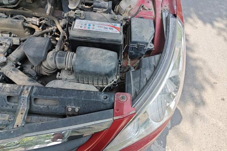 Used Hyundai Verna (older generation) 2010 Sedan 1.4L Manual Comfort GS Engine Bay Left