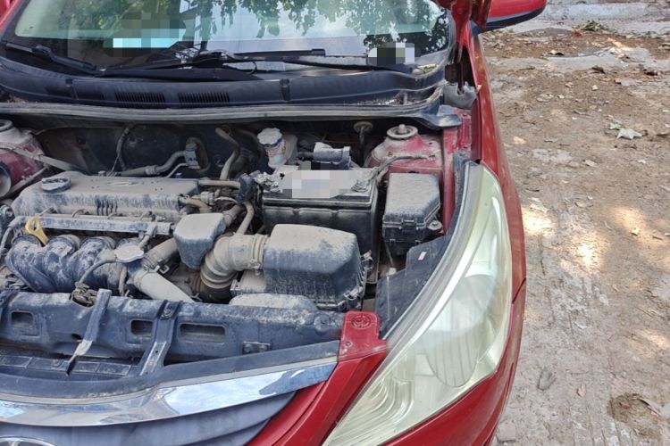 Used Hyundai Verna (older generation) 2010 Sedan 1.4L Manual Standard GL Model Engine Bay Left
