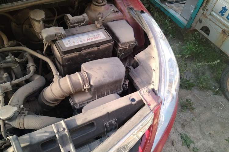 Used Hyundai Verna (older generation) 2010 Sedan 1.4L Manual Comfort GS Engine Bay Left