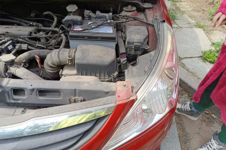 Used Hyundai Verna (older generation) 2010 Sedan 1.4L Automatic Fashionable GT Model Engine Bay Left
