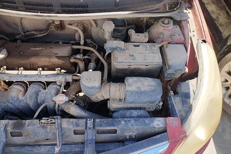 Used Hyundai Verna (older generation) 2010 Sedan 1.4L Manual Comfort GS Engine Bay Left