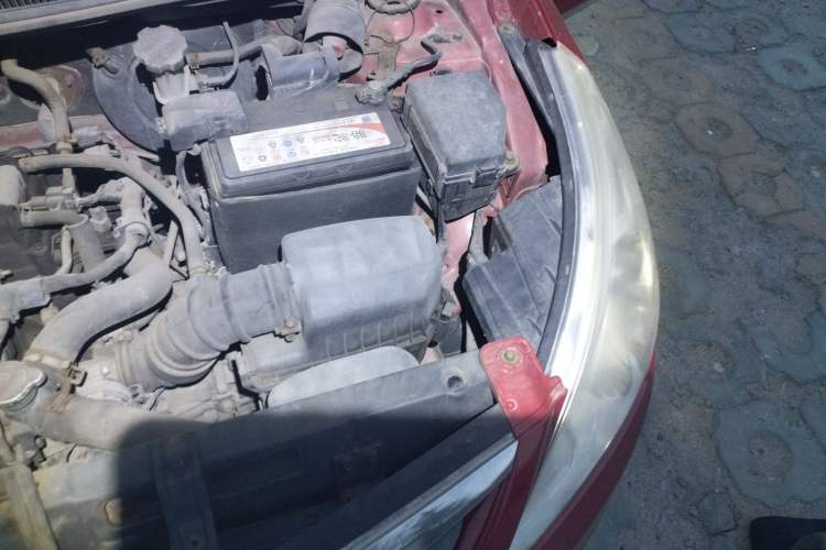 Used Hyundai Verna (older generation) 2010 Sedan 1.4L Manual Comfort GS Engine Bay Left