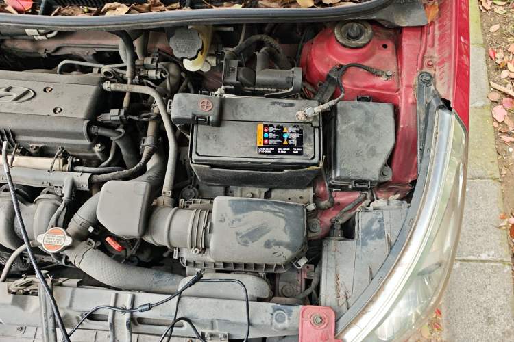 Used Hyundai Verna (older generation) 2010 Sedan 1.4L Automatic Comfort Model GS Engine Bay Left