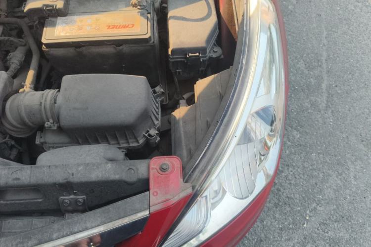 Used Hyundai Verna (older generation) 2010 Sedan 1.4L Automatic Comfort Model GS Engine Bay Left