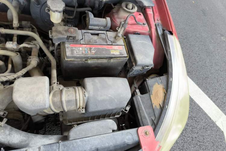 Used Hyundai Verna (older generation) 2010 Sedan 1.4L Manual Comfort GS Engine Bay Left