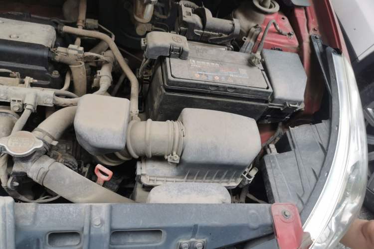 Used Hyundai Verna (older generation) 2010 Sedan 1.4L Automatic Comfort Model GS Engine Bay Left