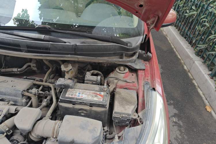Used Hyundai Verna (older generation) 2010 Sedan 1.4L Manual Comfort GS Engine Bay Left