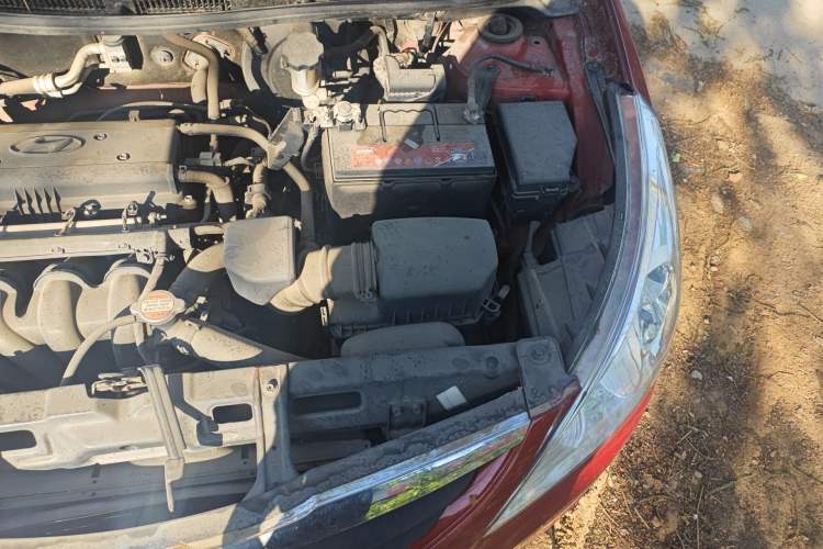 Used Hyundai Verna (older generation) 2010 Sedan 1.4L Manual Comfort GS Engine Bay Left