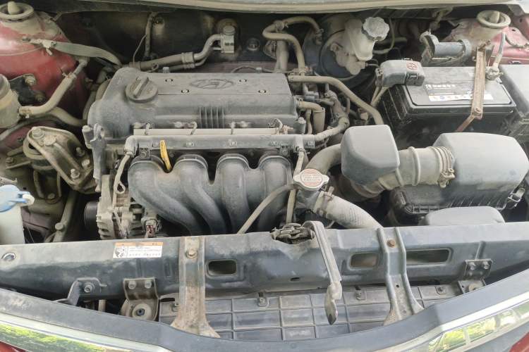 Used Hyundai Verna (older generation) 2010 Sedan 1.4L Manual Standard GL Model Engine Bay