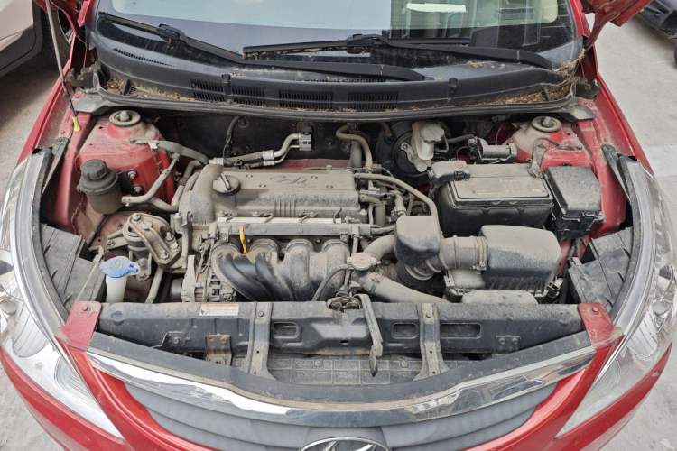 Used Hyundai Verna (older generation) 2010 Sedan 1.4L Manual Comfort GS Engine Bay