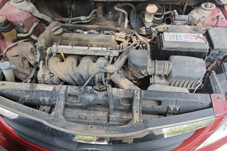 Used Hyundai Verna (older generation) 2010 Sedan 1.4L Manual Comfort GS Engine Bay