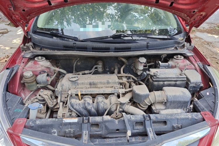 Used Hyundai Verna (older generation) 2010 Sedan 1.4L Manual Standard GL Model Engine Bay