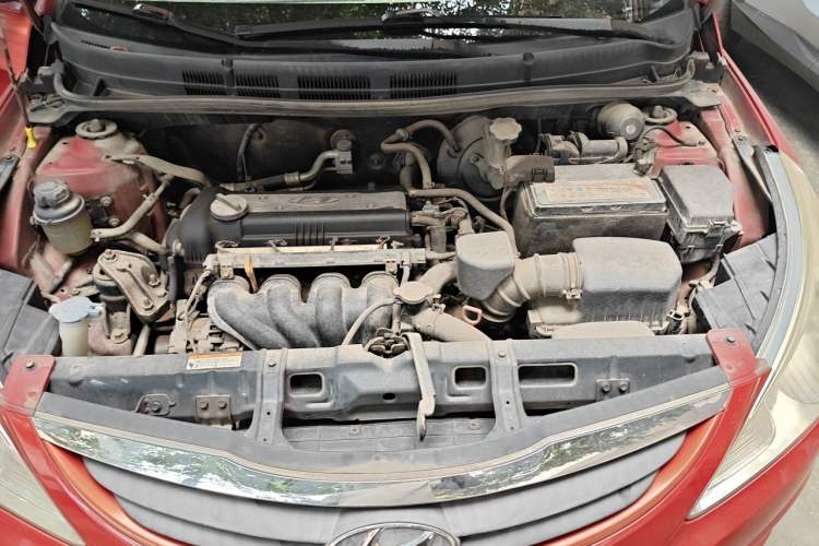 Used Hyundai Verna (older generation) 2010 Sedan 1.4L Automatic Comfort Model GS Engine Bay