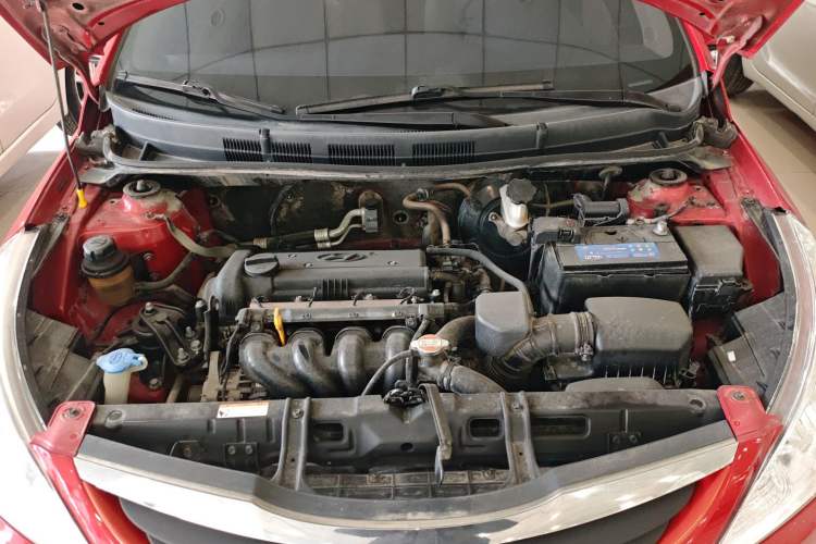 Used Hyundai Verna (older generation) 2010 Sedan 1.4L Manual Comfort GS Engine Bay
