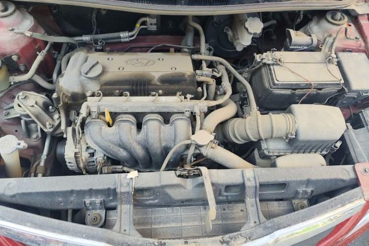 Used Hyundai Verna (older generation) 2010 Sedan 1.4L Manual Comfort GS Engine Bay