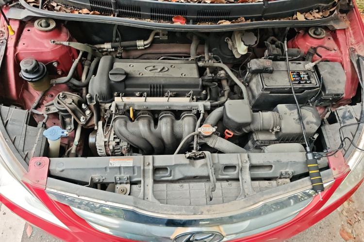 Used Hyundai Verna (older generation) 2010 Sedan 1.4L Automatic Comfort Model GS Engine Bay
