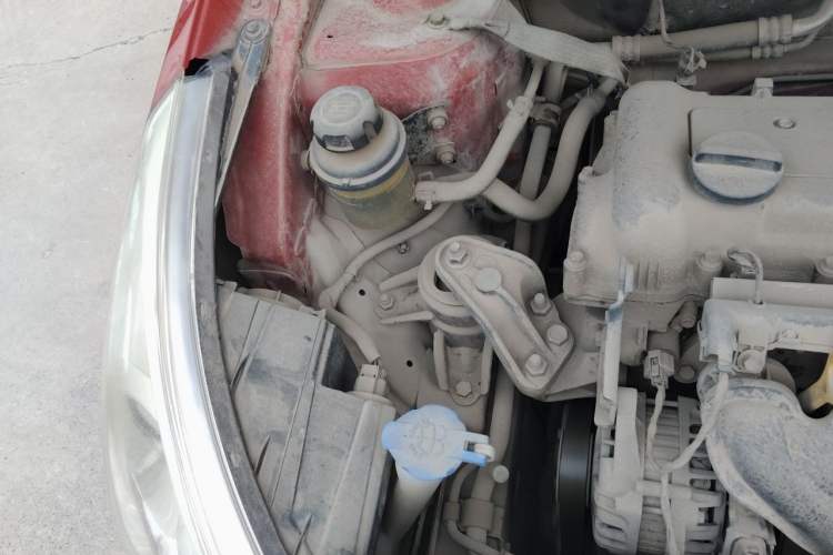 Used Hyundai Verna (older generation) 2010 Sedan 1.4L Manual Comfort GS Engine Bay Right