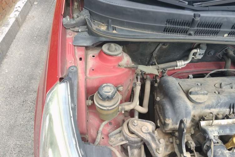 Used Hyundai Verna (older generation) 2010 Sedan 1.4L Manual Comfort GS Engine Bay Right
